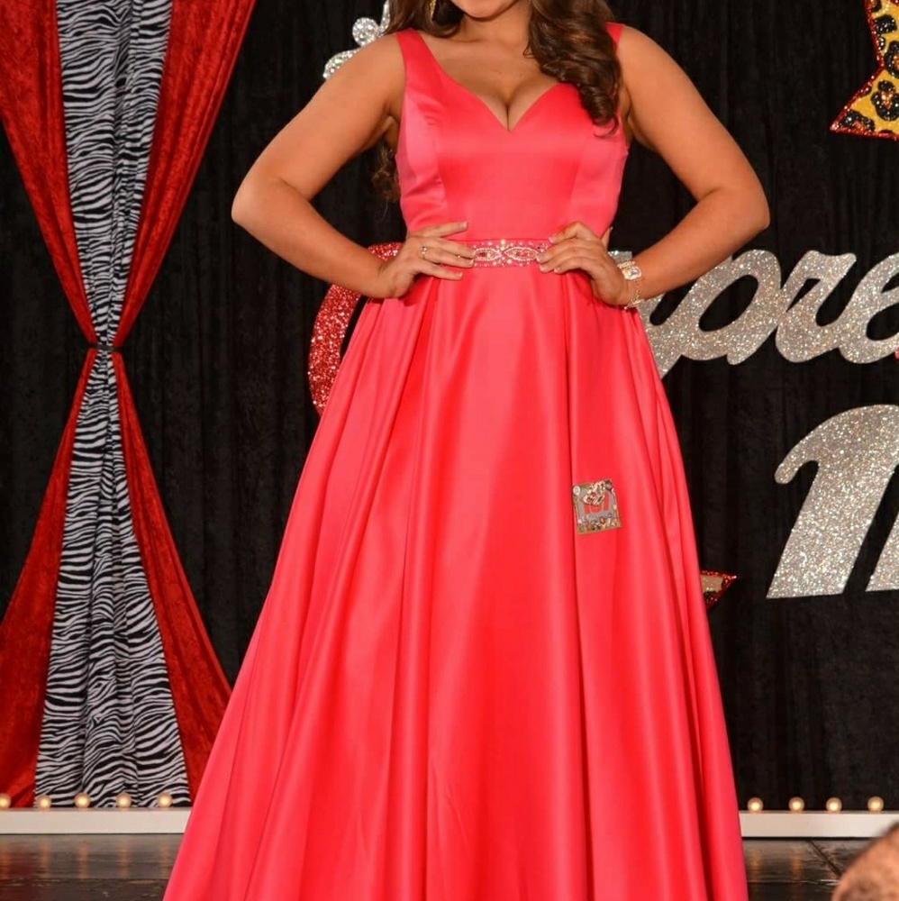 Pink pageant dress so 9/10